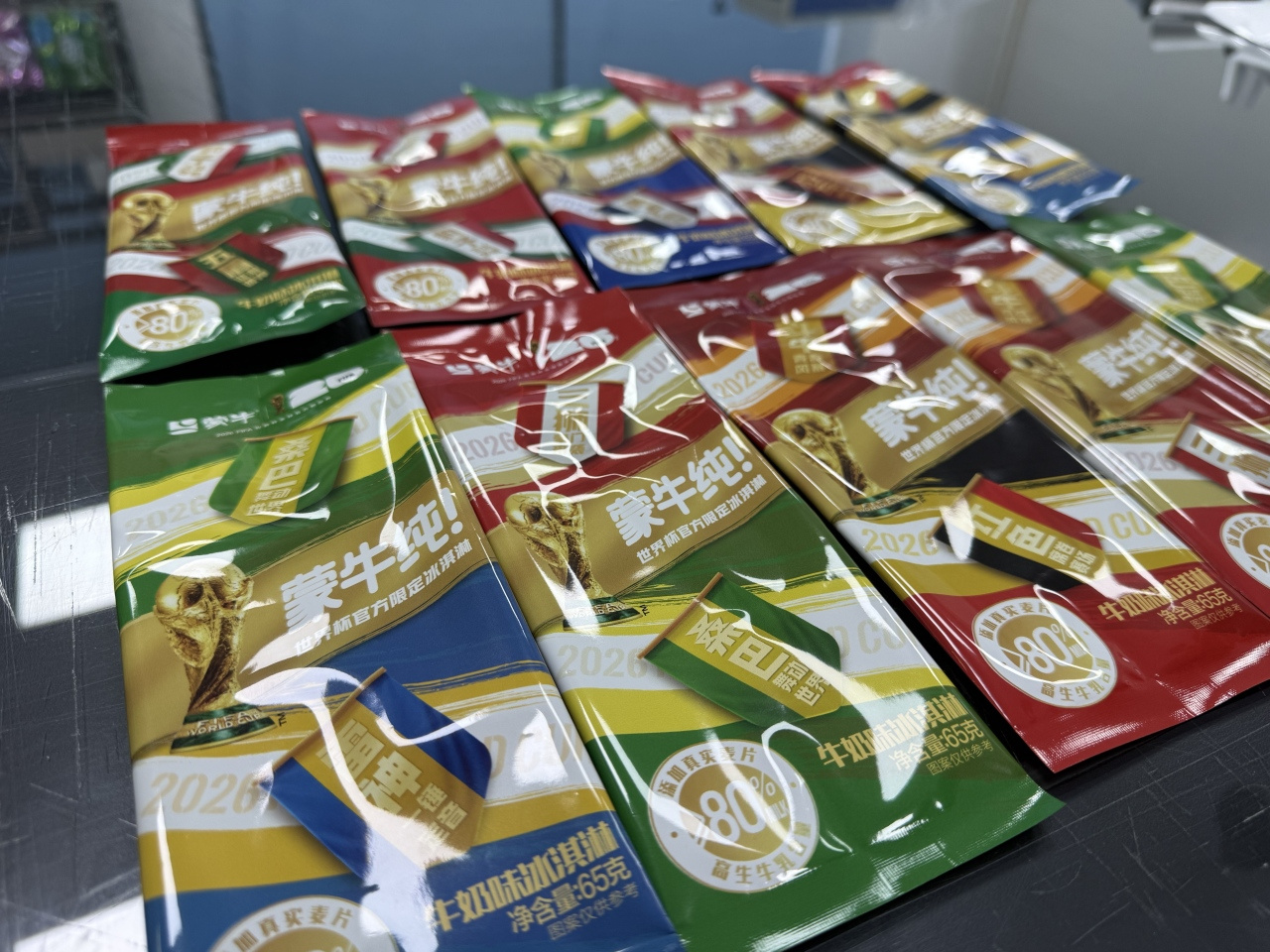 世界杯”冰淇淋限定包装龙港造！AI智能生成，一个包装“千万变”！(图1)